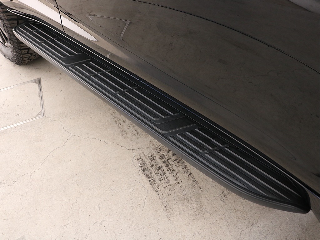 サイドステップ付きで乗り降り楽々！