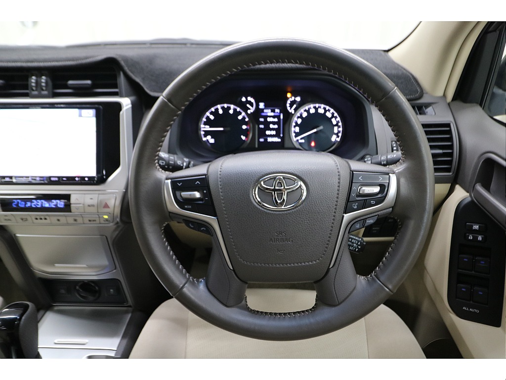 本革巻きステアリング装着済み☆