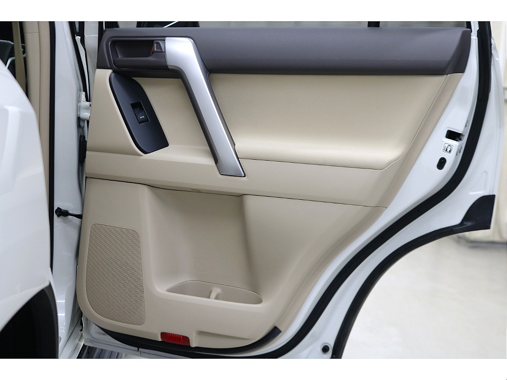 ドアトリムになります☆