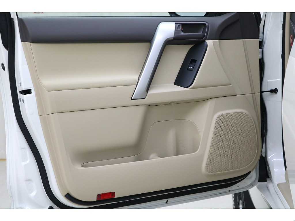 ドアトリムになります☆