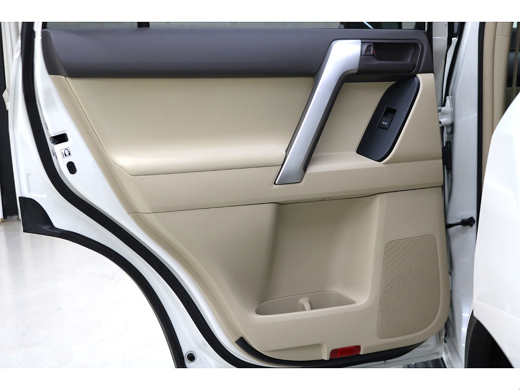 ドアトリムになります☆