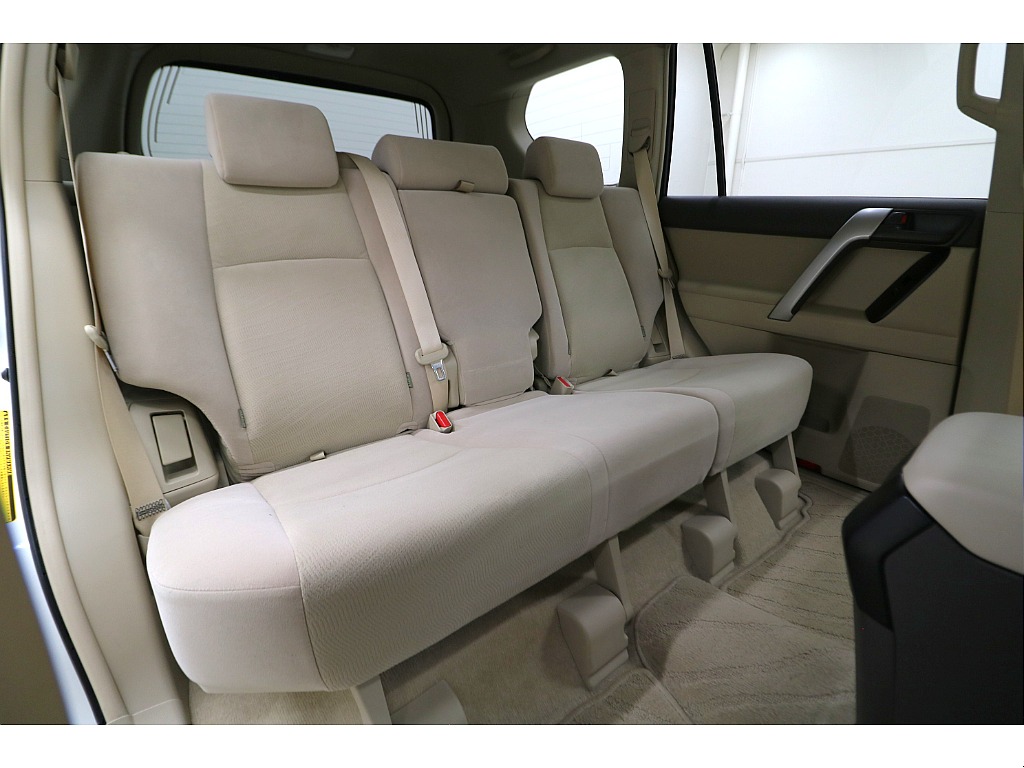 後部座席になります☆