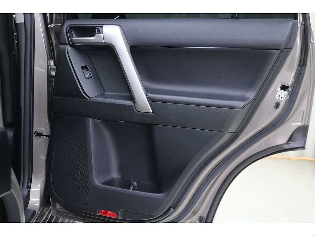 ドアトリムになります☆