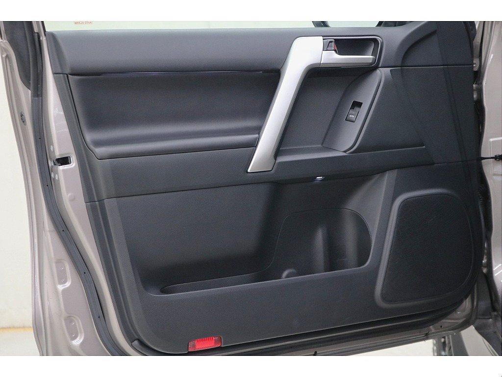 ドアトリムになります☆