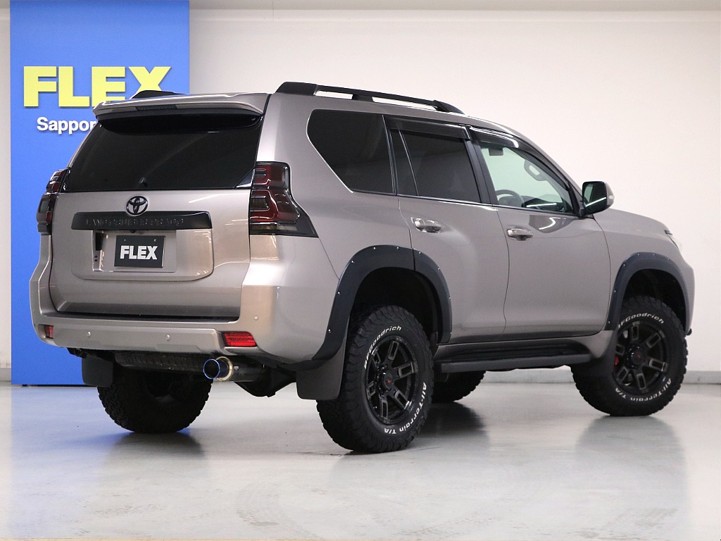 ワンオーナー☆７人乗り☆本州仕入れ☆カスタム満載☆アバンギャルドブロンズメタリック☆