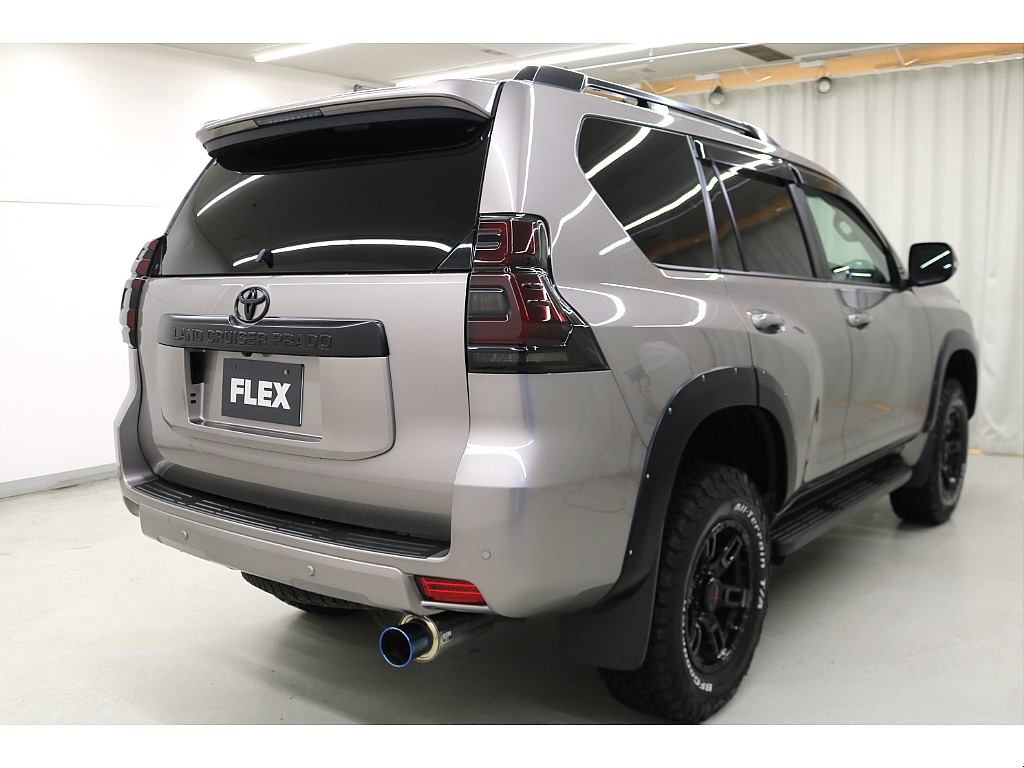 ワンオーナー☆７人乗り☆本州仕入れ☆カスタム満載☆リフトＵＰ☆社外ＬＥＤテールランプ（スモーク）☆ＬＥＤリフレクター☆柿本ＲＡＣＩＮＧマフラー☆