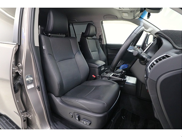 上級グレード専用　本革パワーシート☆