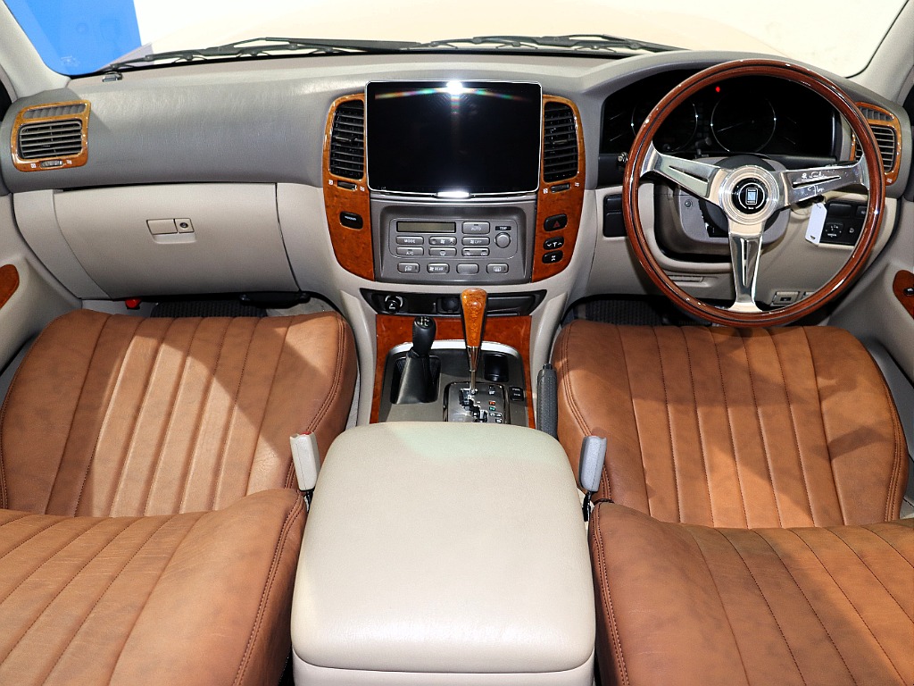 トヨタ ランドクルーザー100(2枚目)