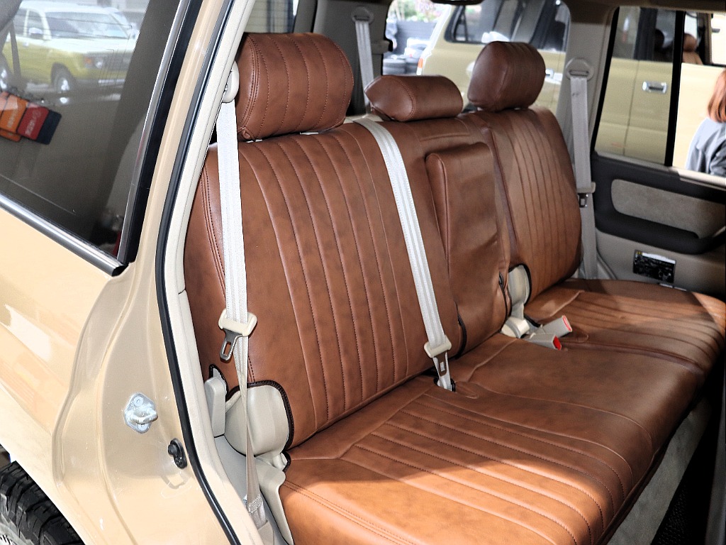 トヨタ ランドクルーザー100(13枚目)