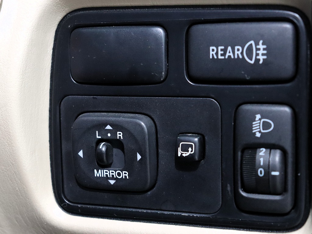 トヨタ ランドクルーザー100(28枚目)