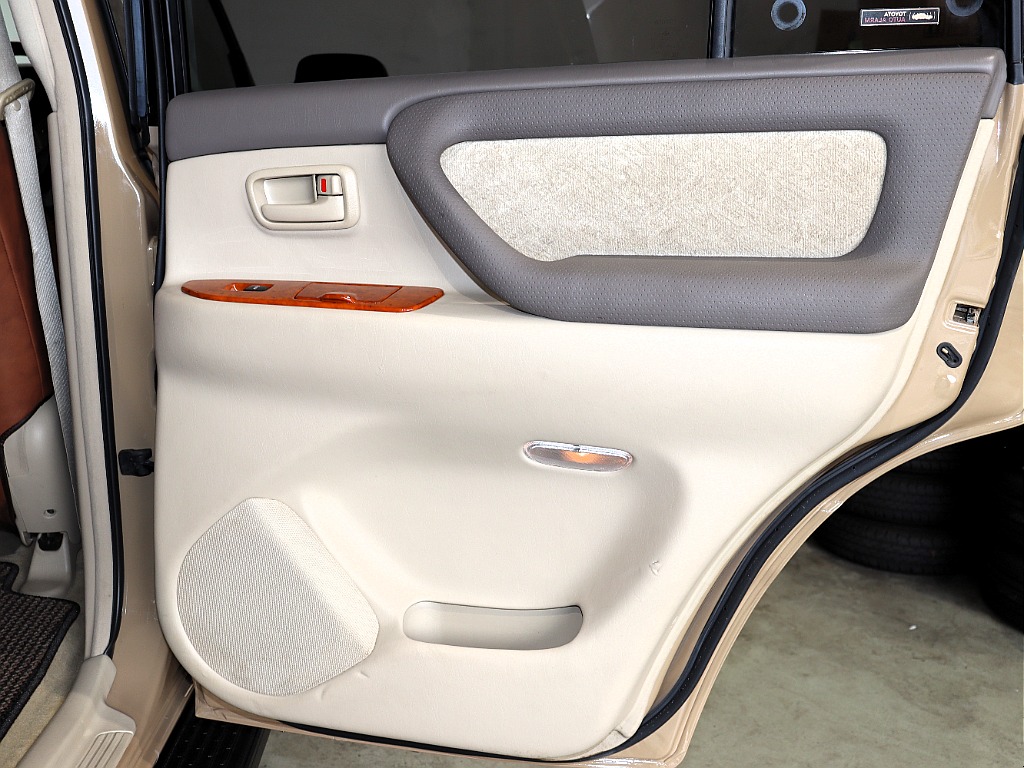 トヨタ ランドクルーザー100(57枚目)