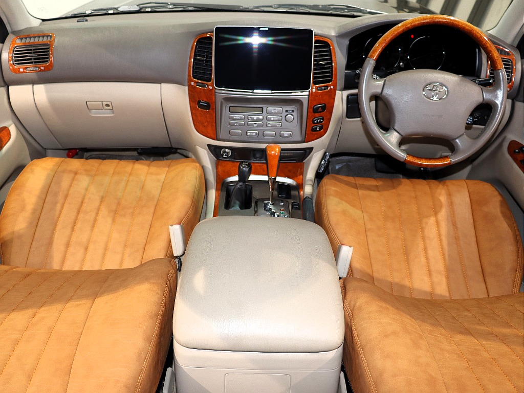 トヨタ ランドクルーザー100(3枚目)