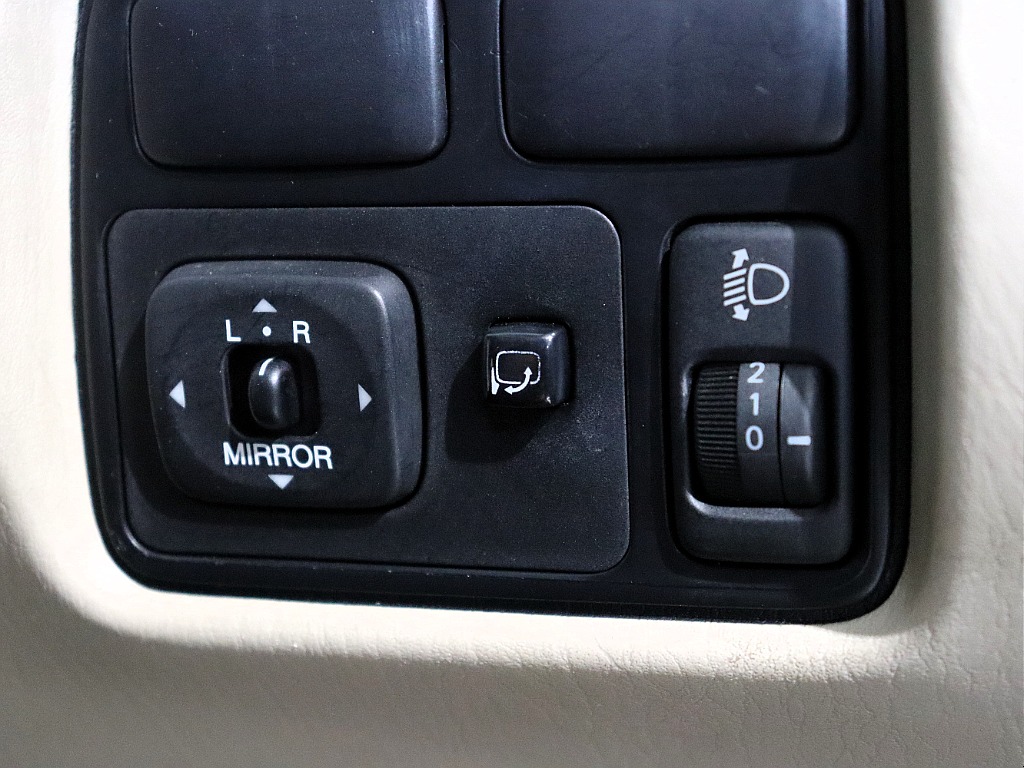 トヨタ ランドクルーザー100(26枚目)