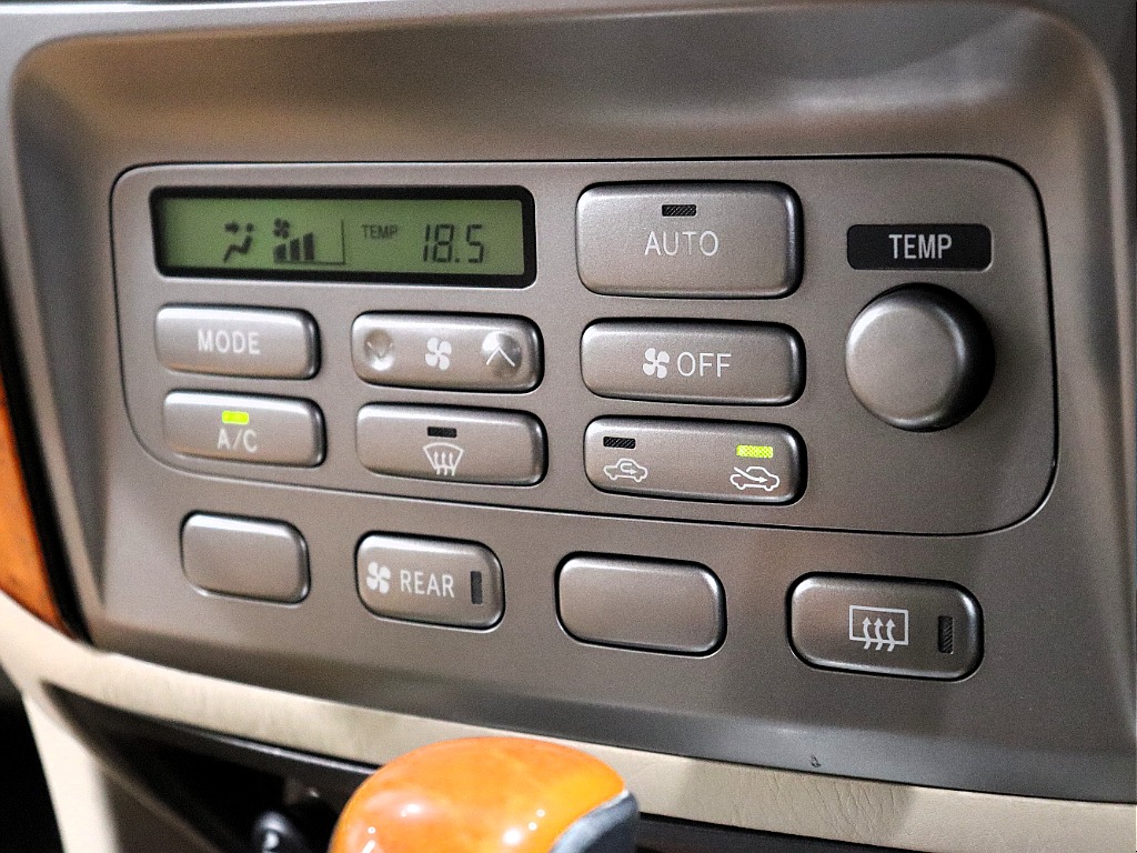 トヨタ ランドクルーザー100(28枚目)