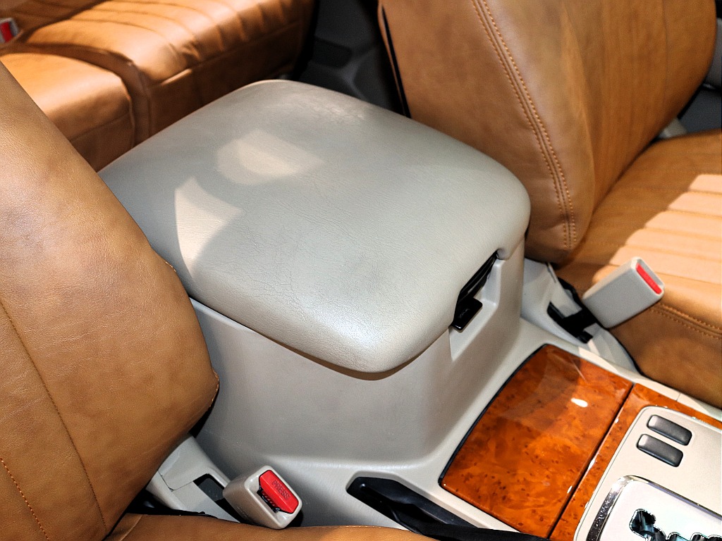 トヨタ ランドクルーザー100(31枚目)