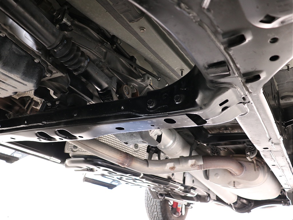 下廻りも堅牢なラダーフレームは健在！