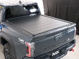 シャッター式のトノカバーも装備！