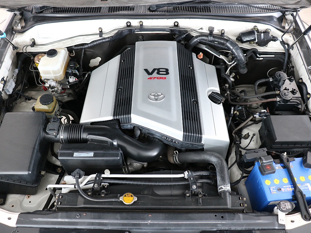 ランクル100のパワフルエンジンV8、4700㏄エンジンです！大迫力！