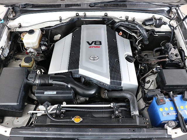 ランクル100のパワフルエンジンV8、4700㏄エンジンです！大迫力！