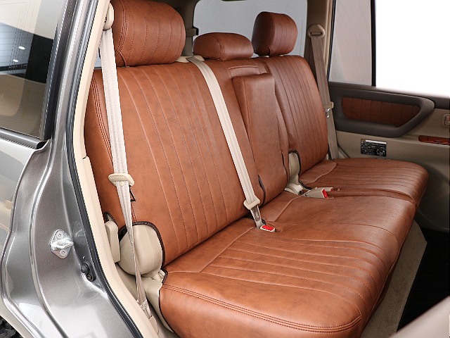 2列目シートも同様シートカバー新品で装着しております！