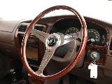 新品のNARDIウッドステアリングもインストール済み！