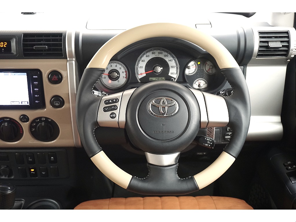 ＲＥＡＬステアリング☆パネルカラーともマッチしています♪
