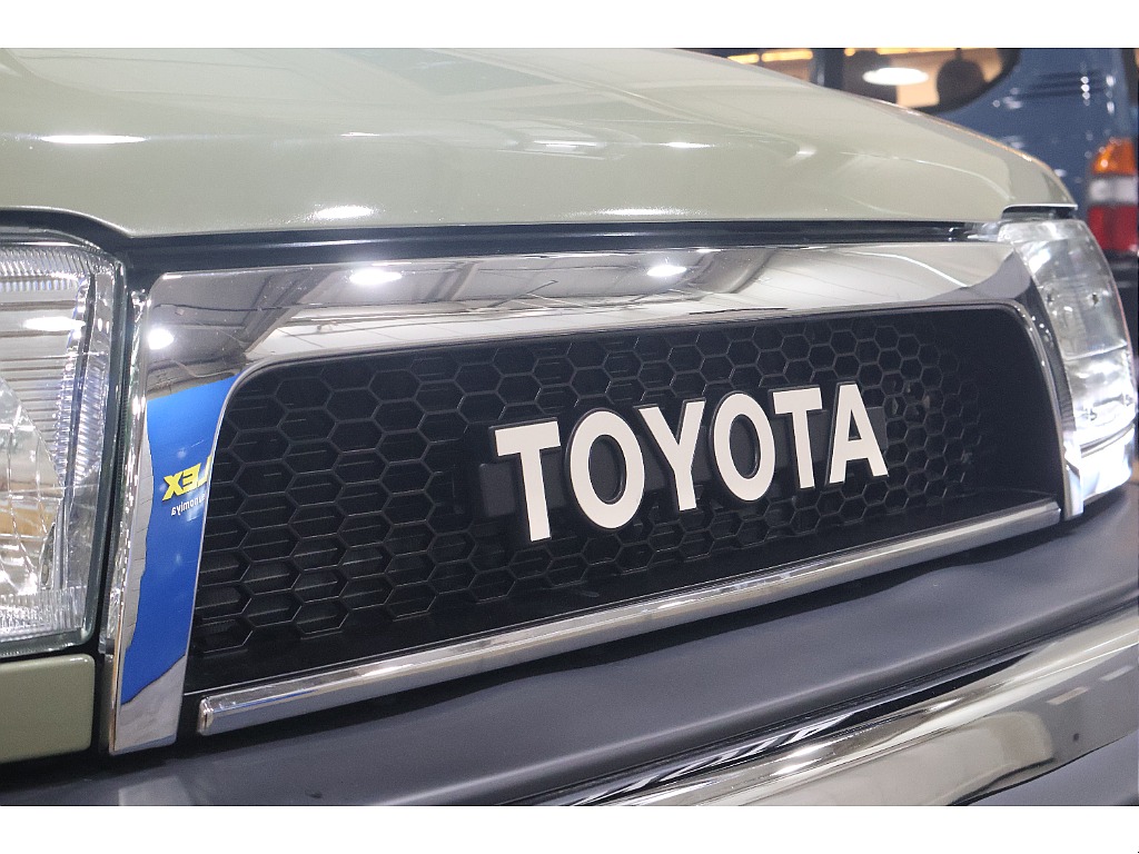 新品TOYOTAロゴグリル