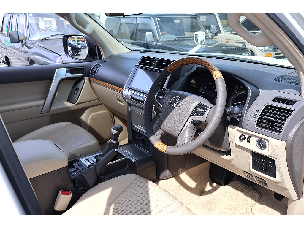 乗り込み時はこのように高級感ある美しくきれいなインパネが迎えてくれます！