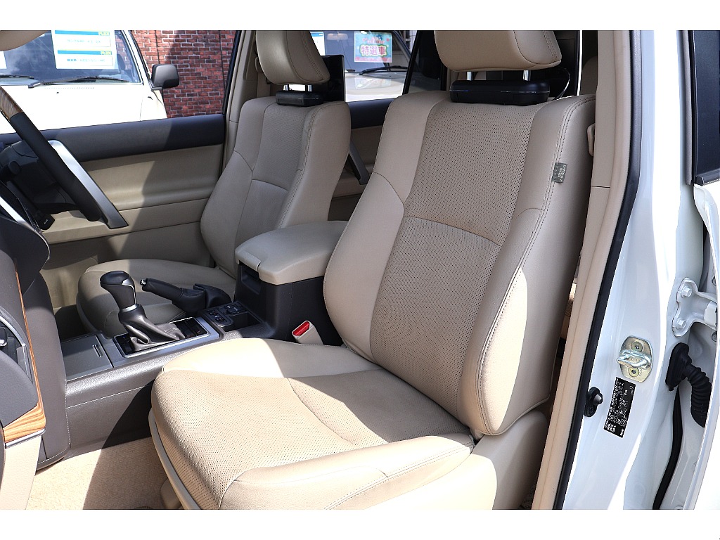 助手席シートは使用感も少ないです。