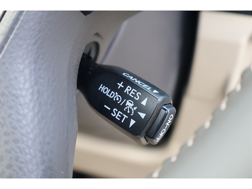 アダプティブクルーズコントロールも付いてます。