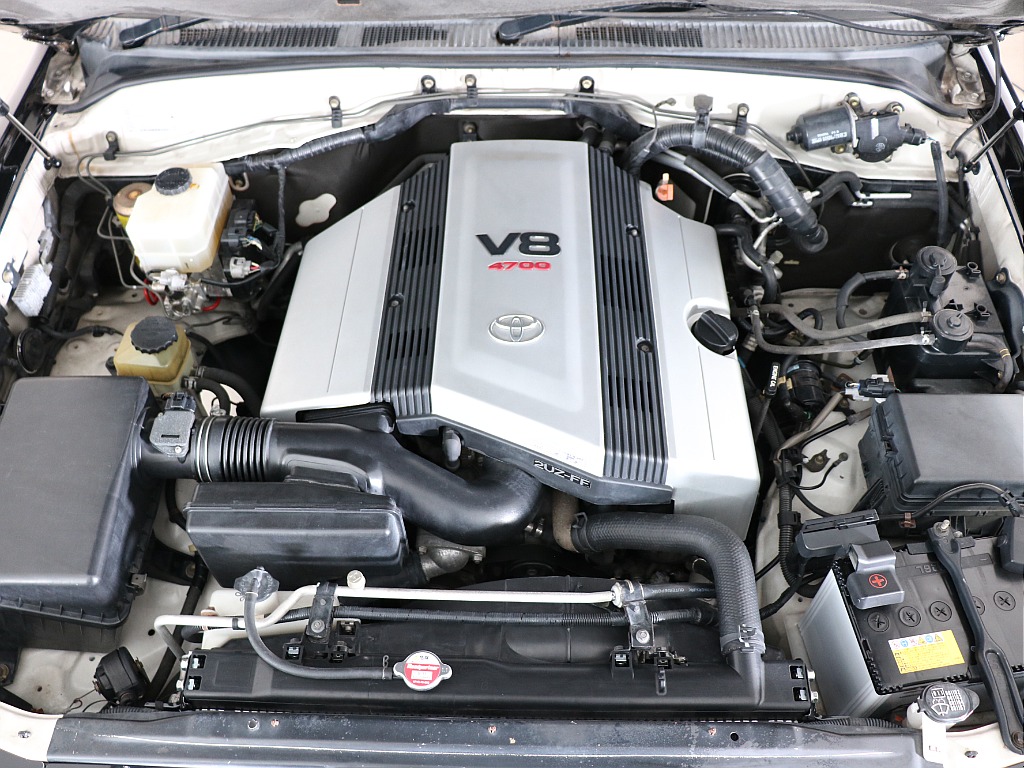4700㏄のV8エンジン！ハイパワーエンジン最高級のお車になります！
