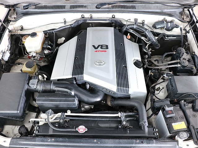 4700㏄のV8エンジン！ハイパワーエンジン最高級のお車になります！