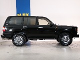 サイドステップ付きのお車です！乗り降り簡単にできます！