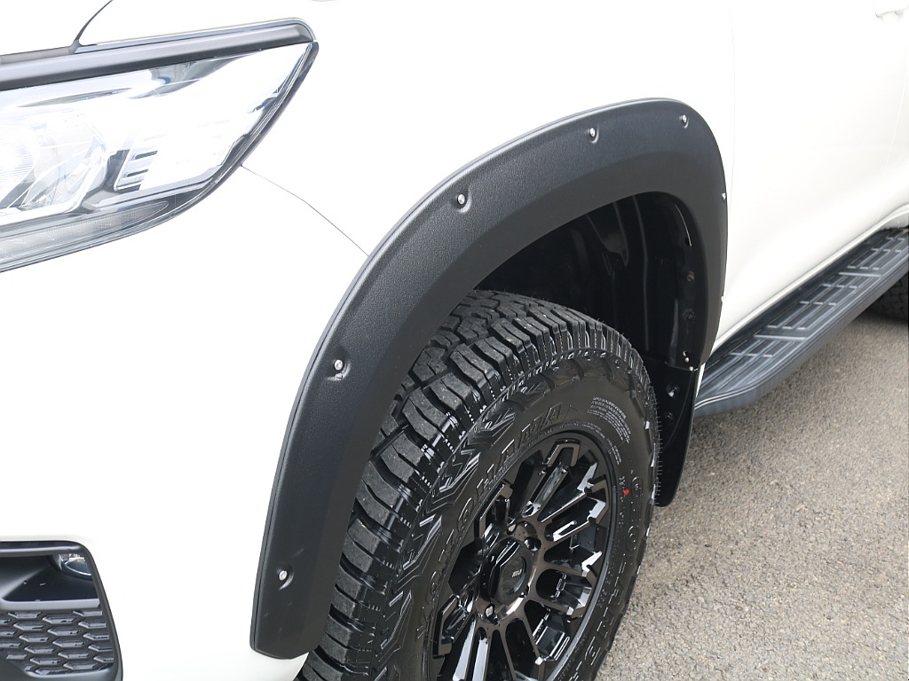 実際にご来店が難しい、遠方にお住まいのお客様もご安心ください！お電話やメールにてお車のご説明、ご覧になりたい箇所の追加画像、お見積書の郵送、と当店スタッフが丁寧に対応させていただきます♪