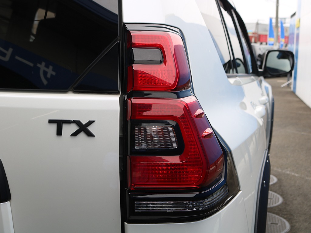 実際にご来店が難しい、遠方にお住まいのお客様もご安心ください！お電話やメールにてお車のご説明、ご覧になりたい箇所の追加画像、お見積書の郵送、と当店スタッフが丁寧に対応させていただきます♪