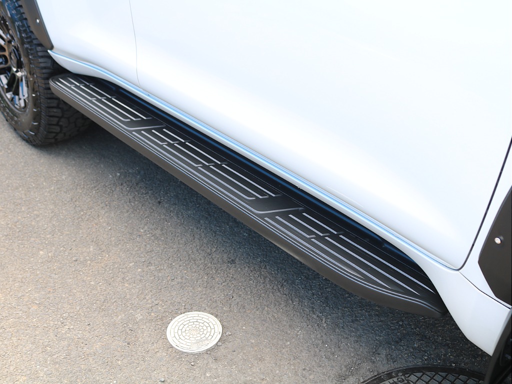 実際にご来店が難しい、遠方にお住まいのお客様もご安心ください！お電話やメールにてお車のご説明、ご覧になりたい箇所の追加画像、お見積書の郵送、と当店スタッフが丁寧に対応させていただきます♪