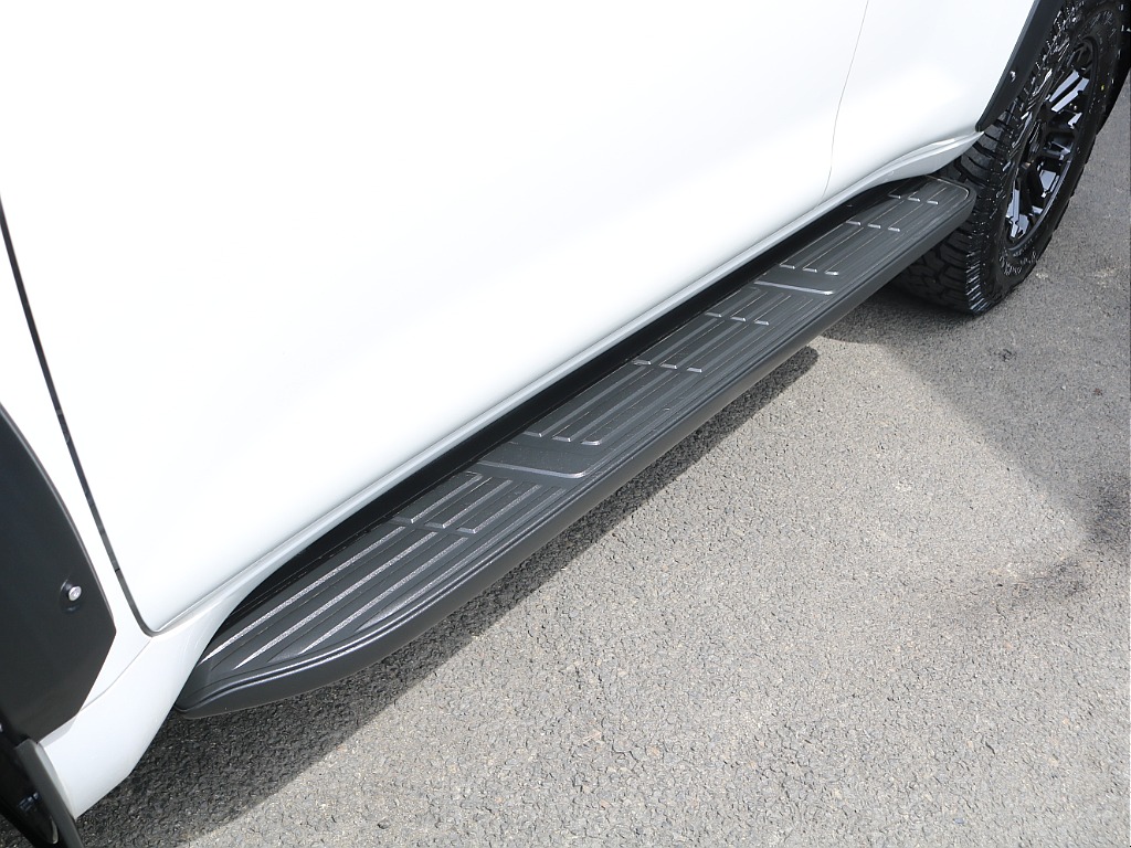 実際にご来店が難しい、遠方にお住まいのお客様もご安心ください！お電話やメールにてお車のご説明、ご覧になりたい箇所の追加画像、お見積書の郵送、と当店スタッフが丁寧に対応させていただきます♪