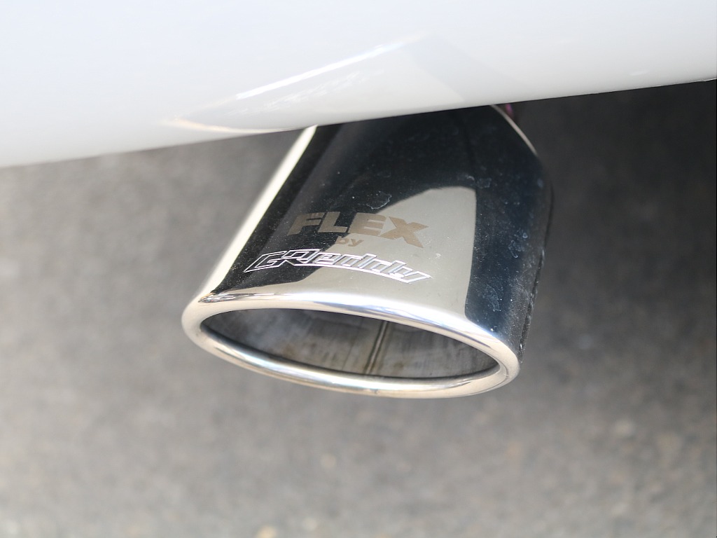 実際にご来店が難しい、遠方にお住まいのお客様もご安心ください！お電話やメールにてお車のご説明、ご覧になりたい箇所の追加画像、お見積書の郵送、と当店スタッフが丁寧に対応させていただきます♪