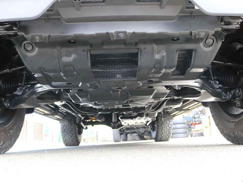 実際にご来店が難しい、遠方にお住まいのお客様もご安心ください！お電話やメールにてお車のご説明、ご覧になりたい箇所の追加画像、お見積書の郵送、と当店スタッフが丁寧に対応させていただきます♪