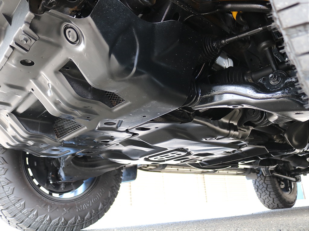 実際にご来店が難しい、遠方にお住まいのお客様もご安心ください！お電話やメールにてお車のご説明、ご覧になりたい箇所の追加画像、お見積書の郵送、と当店スタッフが丁寧に対応させていただきます♪