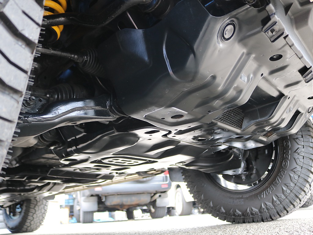 実際にご来店が難しい、遠方にお住まいのお客様もご安心ください！お電話やメールにてお車のご説明、ご覧になりたい箇所の追加画像、お見積書の郵送、と当店スタッフが丁寧に対応させていただきます♪