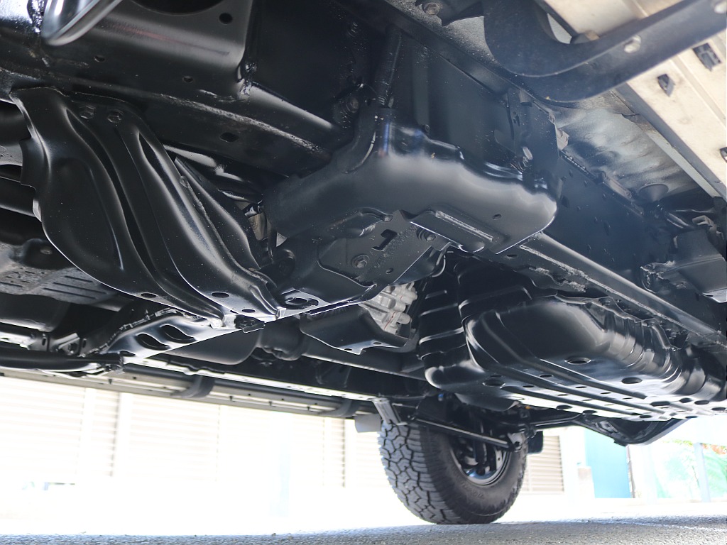 実際にご来店が難しい、遠方にお住まいのお客様もご安心ください！お電話やメールにてお車のご説明、ご覧になりたい箇所の追加画像、お見積書の郵送、と当店スタッフが丁寧に対応させていただきます♪