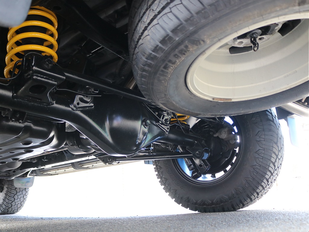 実際にご来店が難しい、遠方にお住まいのお客様もご安心ください！お電話やメールにてお車のご説明、ご覧になりたい箇所の追加画像、お見積書の郵送、と当店スタッフが丁寧に対応させていただきます♪