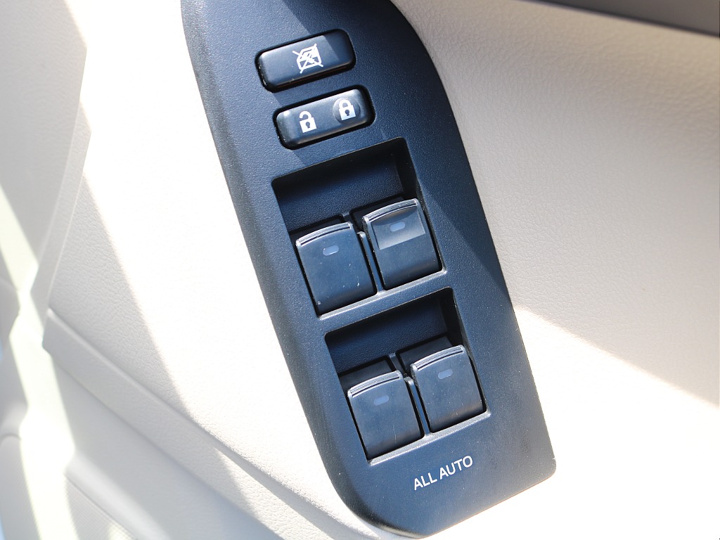 実際にご来店が難しい、遠方にお住まいのお客様もご安心ください！お電話やメールにてお車のご説明、ご覧になりたい箇所の追加画像、お見積書の郵送、と当店スタッフが丁寧に対応させていただきます♪