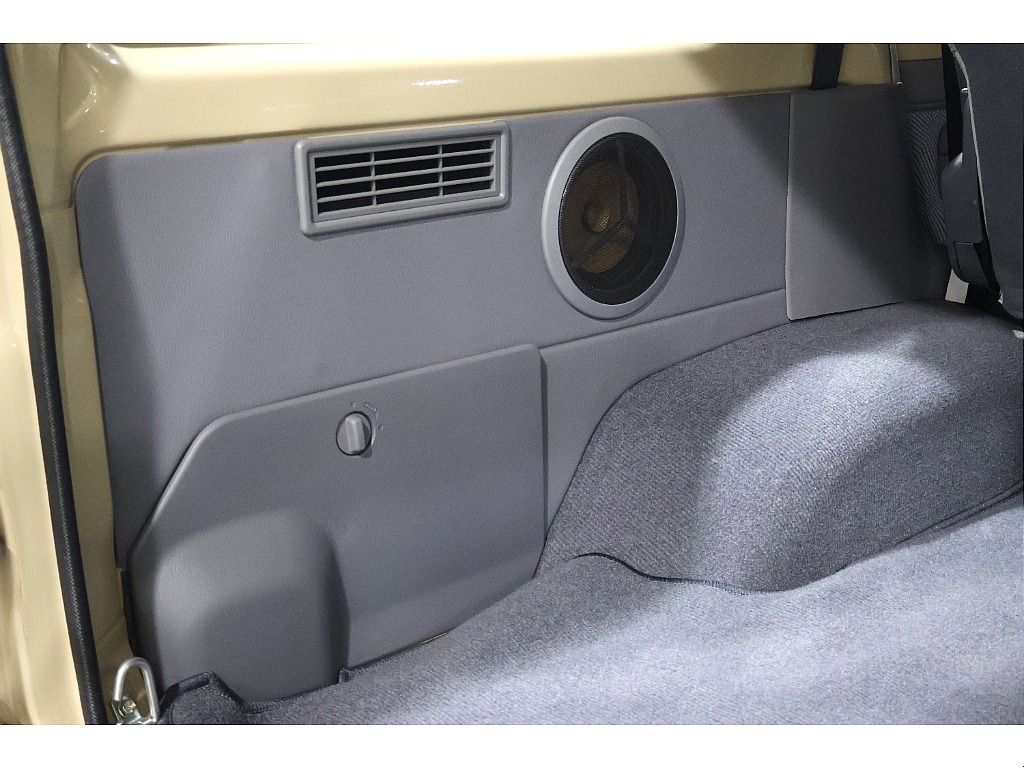 荷室内張は傷が多くつきやすいですが傷なし！