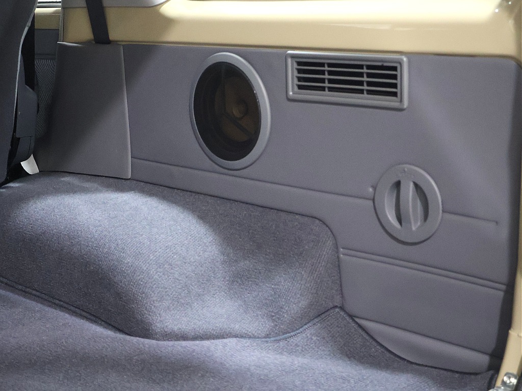 荷室内張は傷が付きやすいですが傷なし！