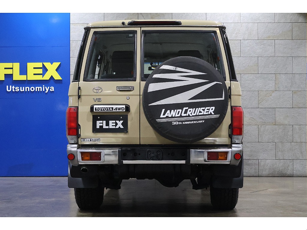 純正アニバーサリー用タイヤカバー