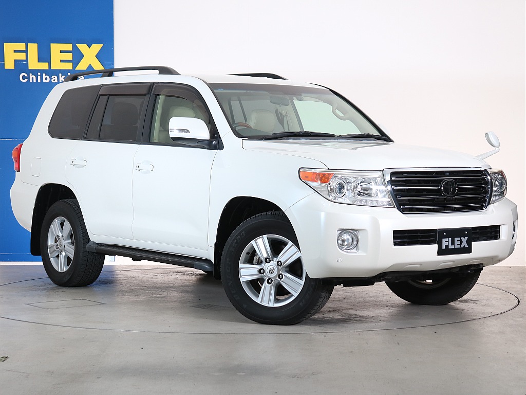 ノーマルの落ち着いたお車になりますのでこちらからのカスタムもご相談ください！