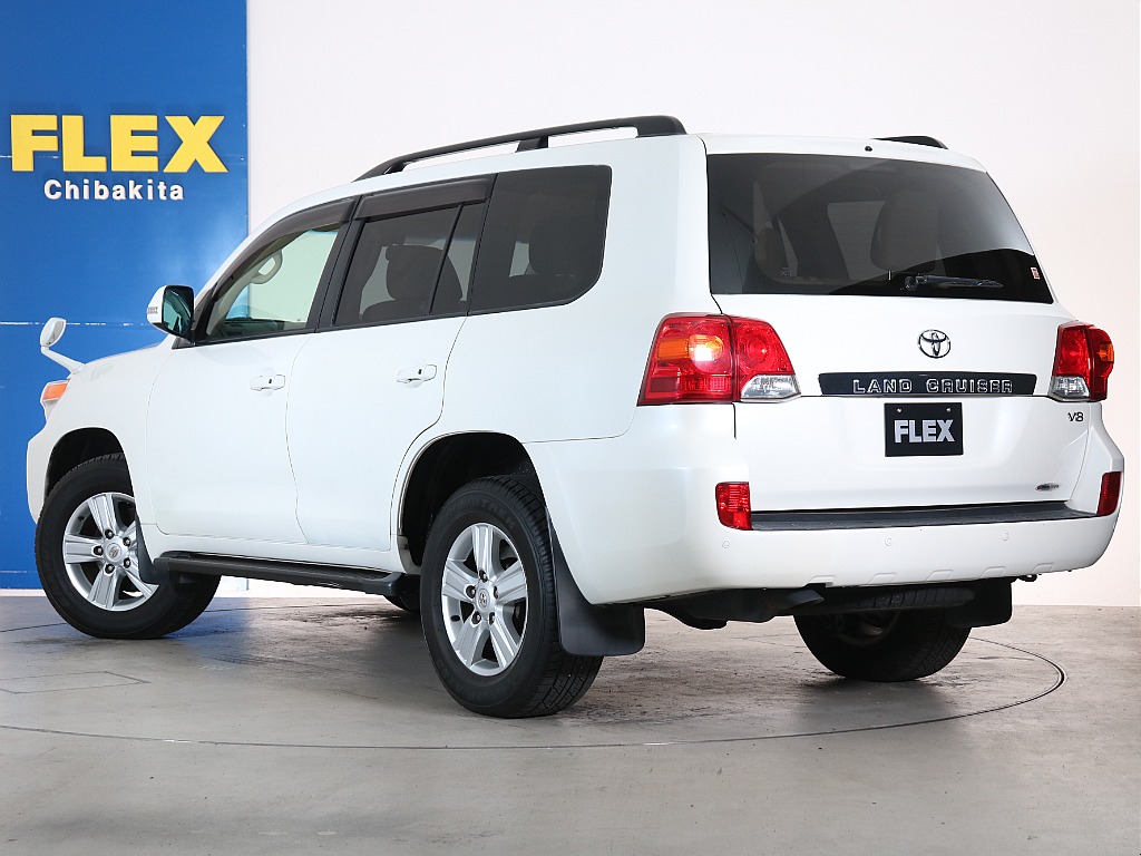 サイドビューは重厚感があり、THE・ランクルに相応しい見た目となっております！