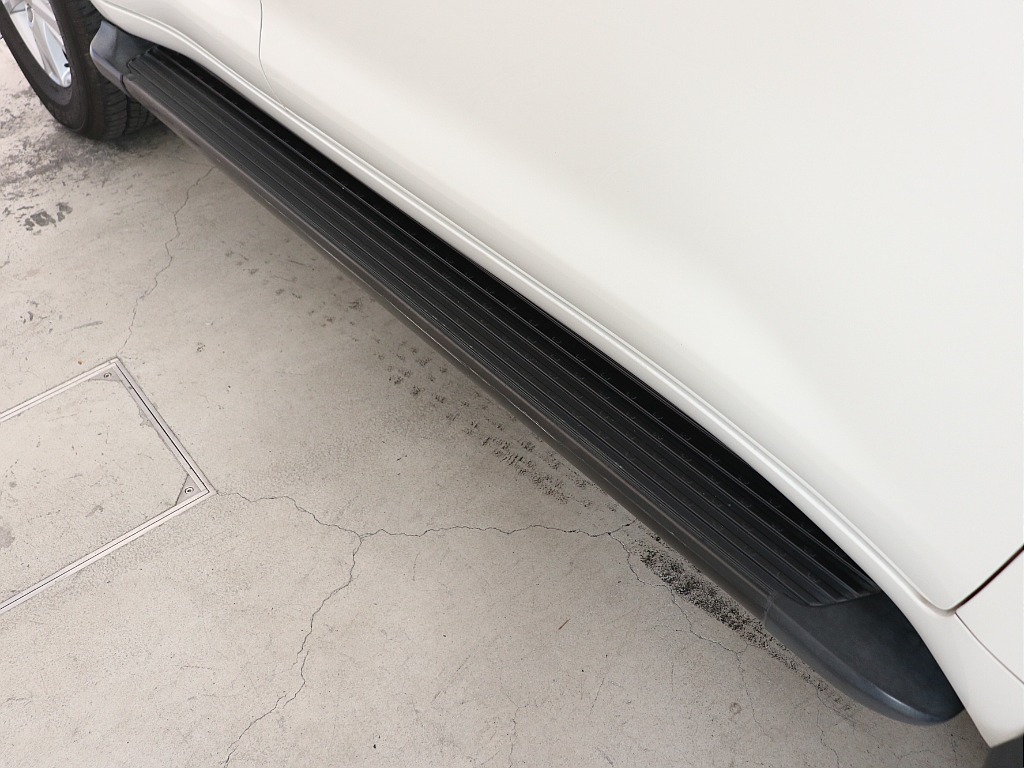 サイドステップ付きで乗り降りも安心です！